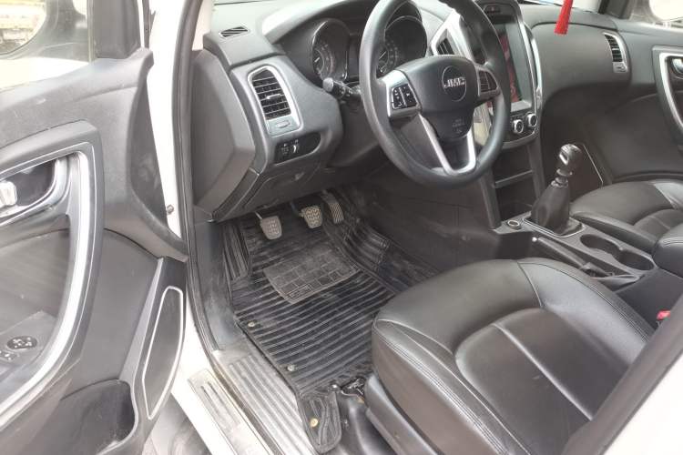 Used JMC Yuhu 3 2018 1.8T Gasoline Two-Wheel Drive Advanced Edition Standard Wheelbase Driver Seat