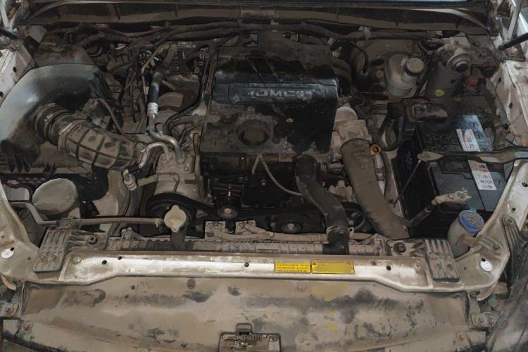 Used JMC Yuhu 3 2018 2.5T Diesel Two-Wheel Drive Advanced Version with Long Wheelbase Engine Bay