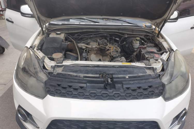 Used JMC Yuhu 3 2018 1.8T Gasoline Two-Wheel Drive Advanced Edition Standard Wheelbase Engine Bay
