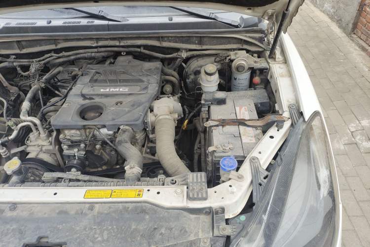 Used JMC Yuhu 3 2018 2.5T Diesel Two-Wheel Drive Advanced Version with Long Wheelbase Engine Bay Left