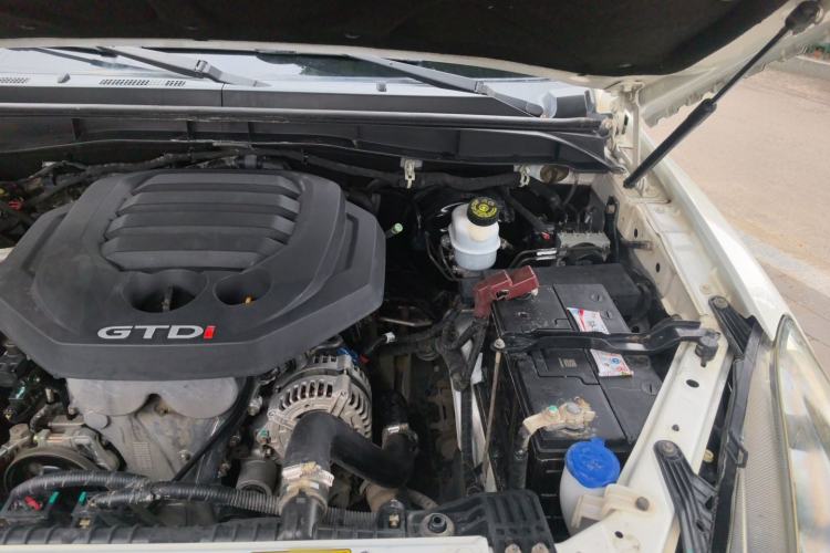 Used JMC Yuhu 3 2018 1.8T Gasoline Two-Wheel-Drive Advanced Model with Long Wheelbase Engine Bay Left