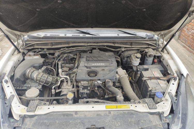 Used JMC Yuhu 3 2018 2.5T Diesel Two-Wheel Drive Advanced Version with Long Wheelbase Engine Bay