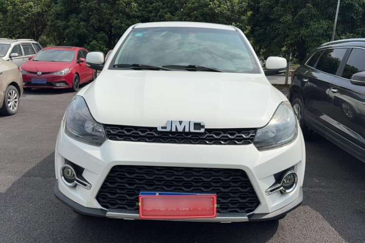 Used JMC Yuhu 3 2018 2.5T Diesel Two-Wheel Drive Advanced Version Standard Wheelbase Engine Bay