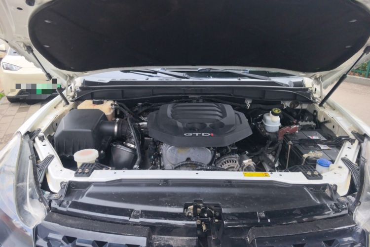 Used JMC Yuhu 3 2018 1.8T Gasoline Two-Wheel-Drive Advanced Model with Long Wheelbase Engine Bay