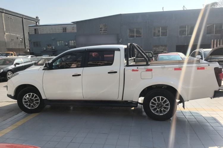 Used JMC Yuhu 3 2018 2.5T Diesel 4x4 Luxury Edition Long Wheelbase Exterior 3