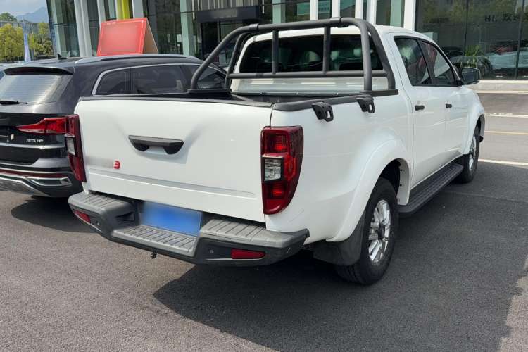 Used JMC Yuhu 3 2018 2.5T Diesel Two-Wheel Drive Advanced Version Standard Wheelbase Exterior 3