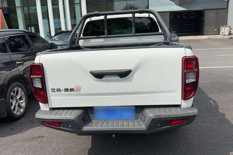 Used JMC Yuhu 3 2018 2.5T Diesel Two-Wheel Drive Advanced Version Standard Wheelbase Exterior 4