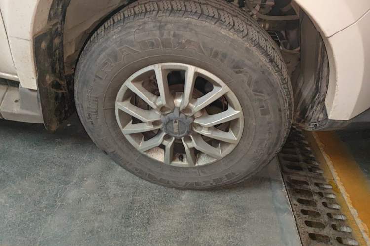 Used JMC Yuhu 3 2018 2.5T Diesel Two-Wheel Drive Advanced Version with Long Wheelbase Exterior 7