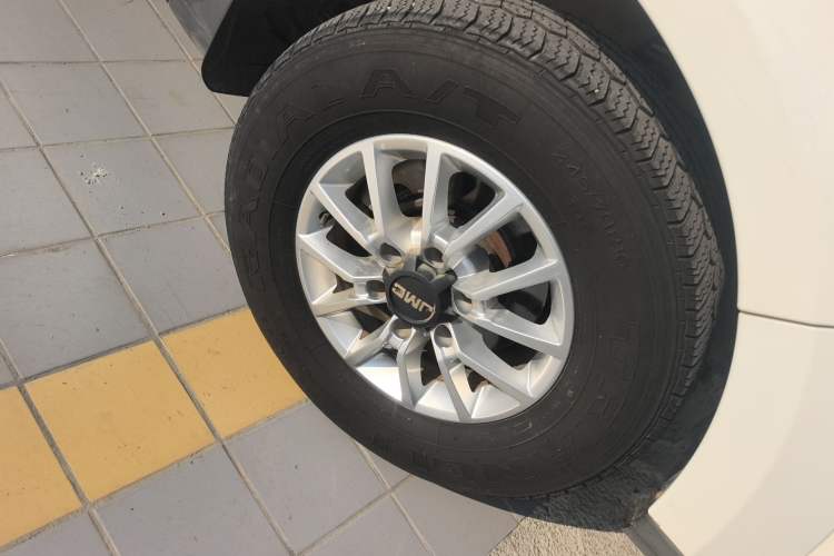 Used JMC Yuhu 3 2018 2.5T Diesel 4x4 Luxury Edition Long Wheelbase Exterior 7