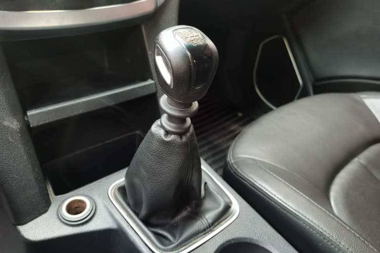 Used JMC Yuhu 3 2018 1.8T Gasoline Two-Wheel Drive Advanced Edition Standard Wheelbase Gear Lever