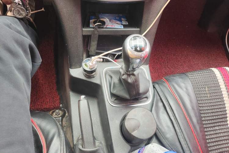 Used JMC Yuhu 3 2018 2.5T Diesel Two-Wheel Drive Advanced Version with Long Wheelbase Gear Lever