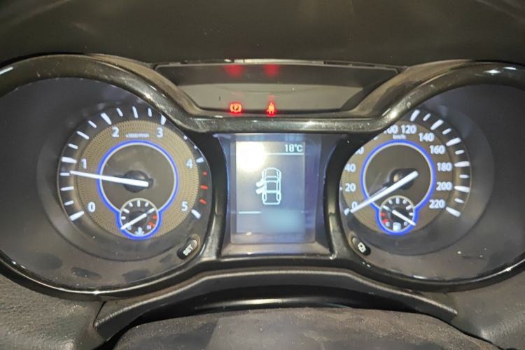 Used JMC Yuhu 3 2018 2.5T Diesel Two-Wheel Drive Advanced Version with Long Wheelbase Instrument Cluster