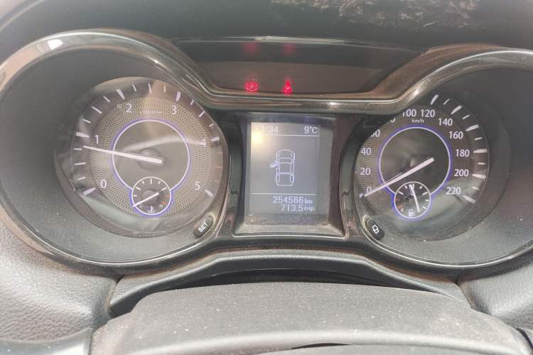Used JMC Yuhu 3 2018 2.5T Diesel Two-Wheel Drive Advanced Version with Long Wheelbase Instrument Cluster