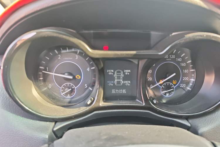 Used JMC Yuhu 3 2018 2.5T Diesel Two-Wheel Drive Advanced Version Standard Wheelbase Instrument Cluster