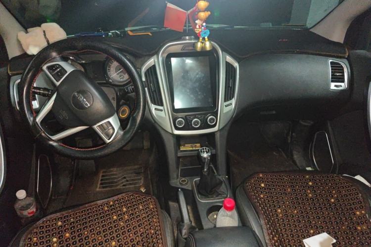 Used JMC Yuhu 3 2018 2.5T Diesel Two-Wheel Drive Advanced Version with Long Wheelbase Interior 2