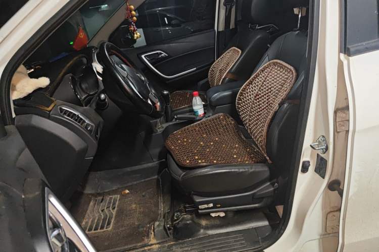 Used JMC Yuhu 3 2018 2.5T Diesel Two-Wheel Drive Advanced Version with Long Wheelbase Left Front Seat