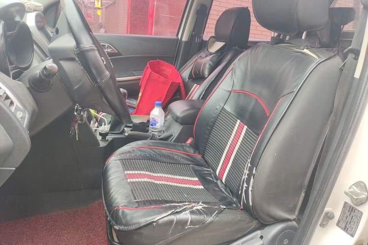 Used JMC Yuhu 3 2018 2.5T Diesel Two-Wheel Drive Advanced Version with Long Wheelbase Left Front Seat