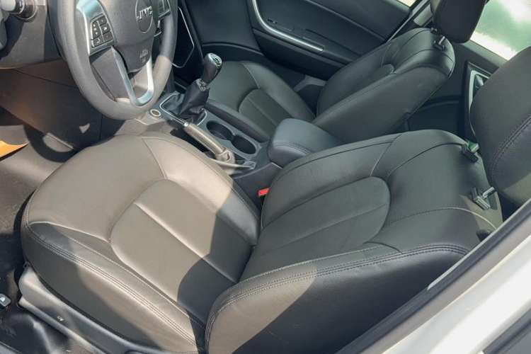 Used JMC Yuhu 3 2018 2.5T Diesel Two-Wheel Drive Advanced Version Standard Wheelbase Left Front Seat