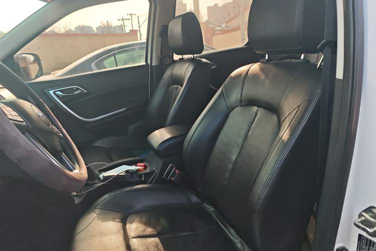 Used JMC Yuhu 3 2018 2.5T Diesel Two-Wheel Drive Advanced Version Standard Wheelbase Left Front Seat