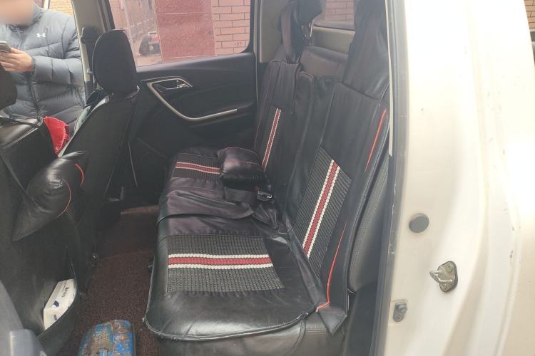 Used JMC Yuhu 3 2018 2.5T Diesel Two-Wheel Drive Advanced Version with Long Wheelbase Left Rear Seat