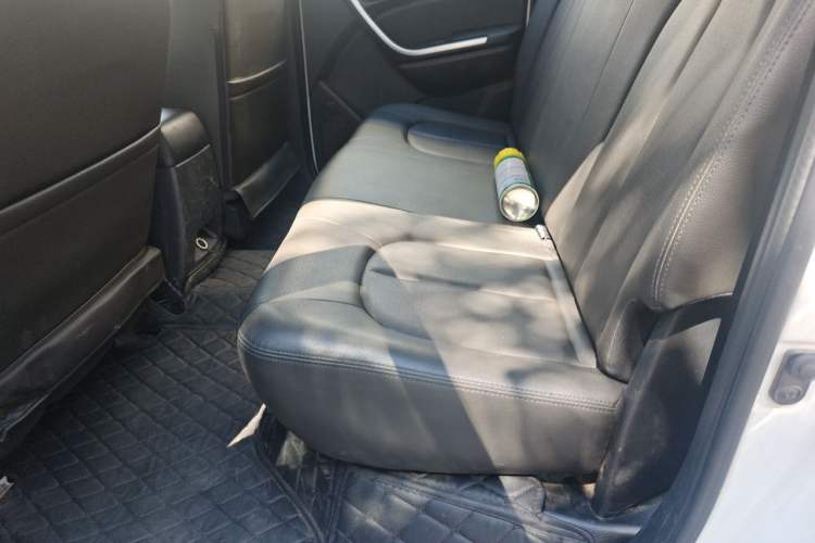 Used JMC Yuhu 3 2018 1.8T Gasoline 4x4 Advanced Long Wheelbase Model Left Rear Seat