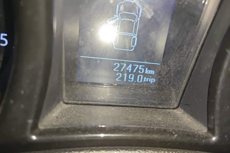 Used JMC Yuhu 3 2018 2.5T Diesel Two-Wheel Drive Advanced Version with Long Wheelbase Odometer Close Up