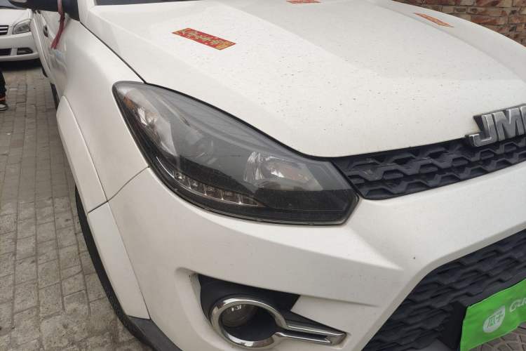Used JMC Yuhu 3 2018 2.5T Diesel Two-Wheel Drive Advanced Version with Long Wheelbase Right Front Headlight