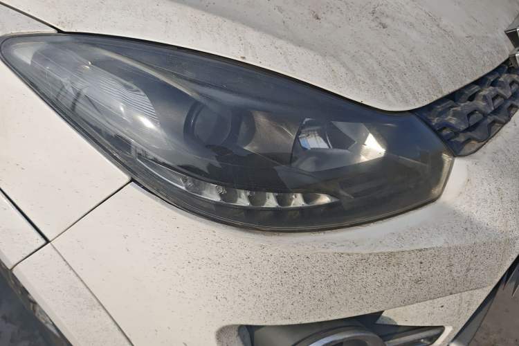 Used JMC Yuhu 3 2018 2.5T Diesel Two-Wheel Drive Advanced Version Standard Wheelbase Right Front Headlight