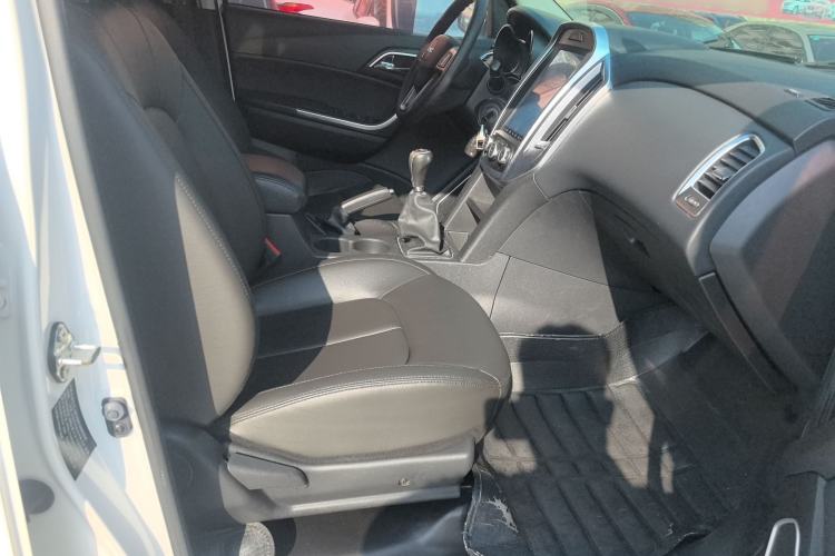 Used JMC Yuhu 3 2018 2.5T Diesel 4x4 Luxury Edition Long Wheelbase Right Front Seat