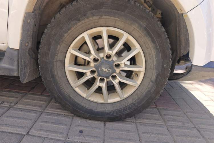 Used JMC Yuhu 3 2018 1.8T Gasoline 4x4 Advanced Long Wheelbase Model Right Front Wheel Hub