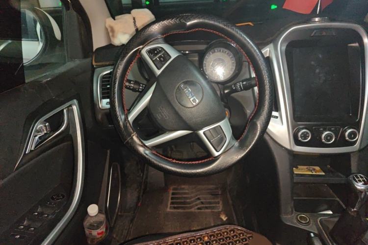 Used JMC Yuhu 3 2018 2.5T Diesel Two-Wheel Drive Advanced Version with Long Wheelbase Steering Wheel