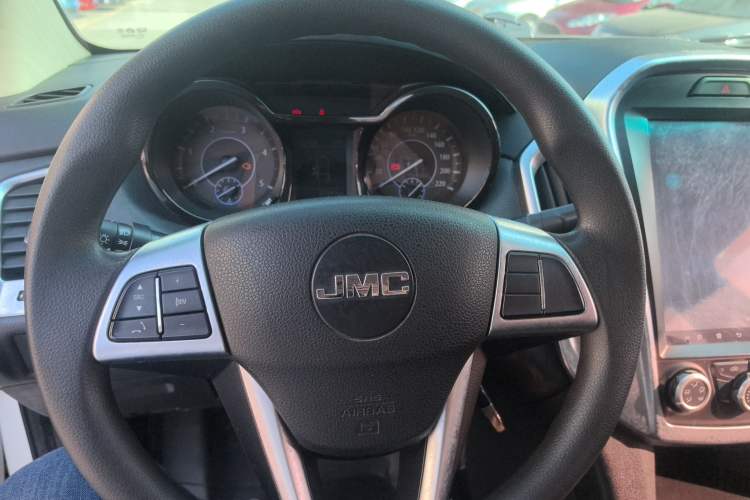 Used JMC Yuhu 3 2018 2.5T Diesel 4x4 Luxury Edition Long Wheelbase Steering Wheel