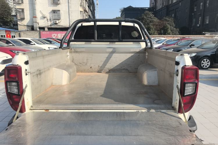 Used JMC Yuhu 3 2018 2.5T Diesel 4x4 Luxury Edition Long Wheelbase Trunk