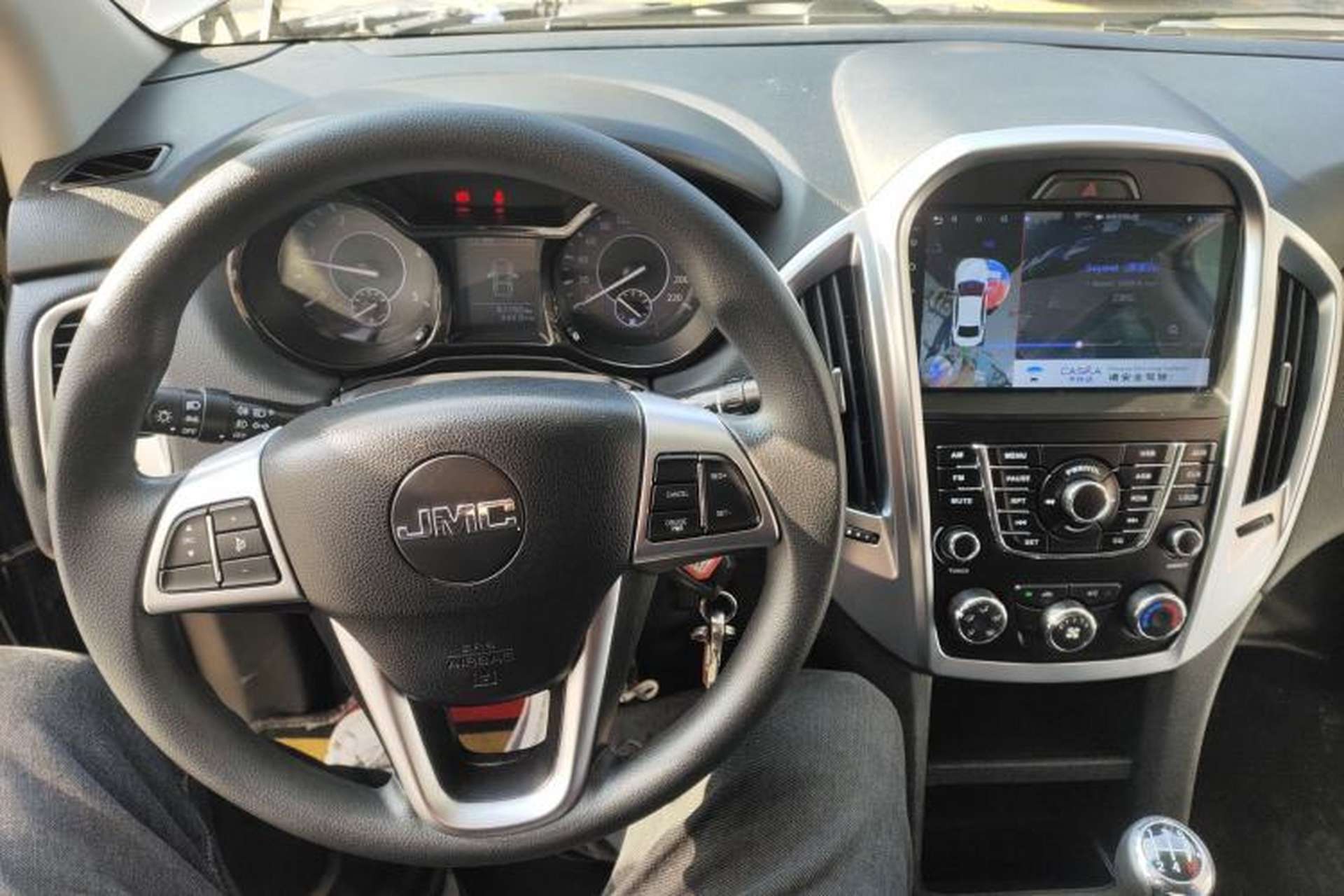 Used JMC Yuhu 5 2018 2.4T Classic Edition Diesel Manual 4x4 Luxury Version JX4D24A5L Center Console