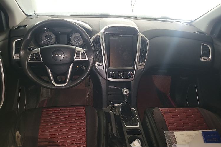 Used JMC Yuhu 5 2018 2.4T Classic Edition Diesel Manual Two-Wheel Drive Luxury Long-Wheelbase JX4D24A5L Center Console