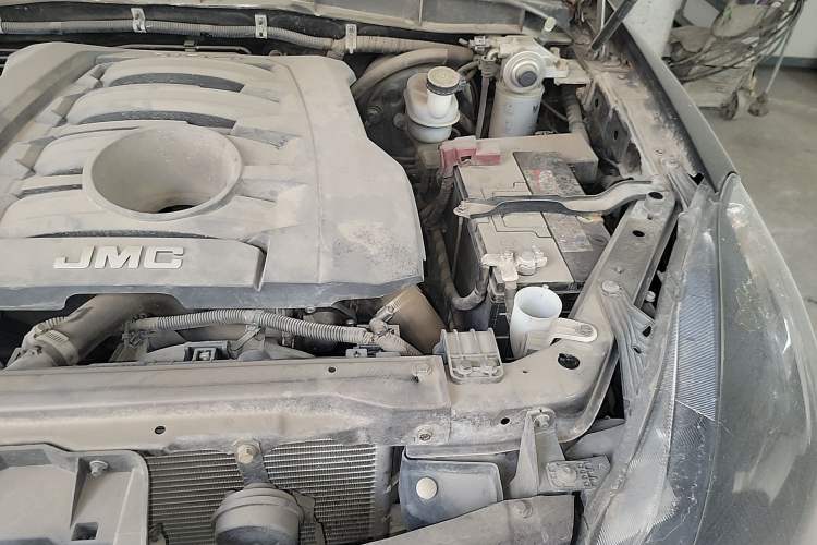 Used JMC Yuhu 5 2018 2.4T Classic Edition Diesel Manual Two-Wheel Drive Luxury Long-Wheelbase JX4D24A5L Engine Bay Left