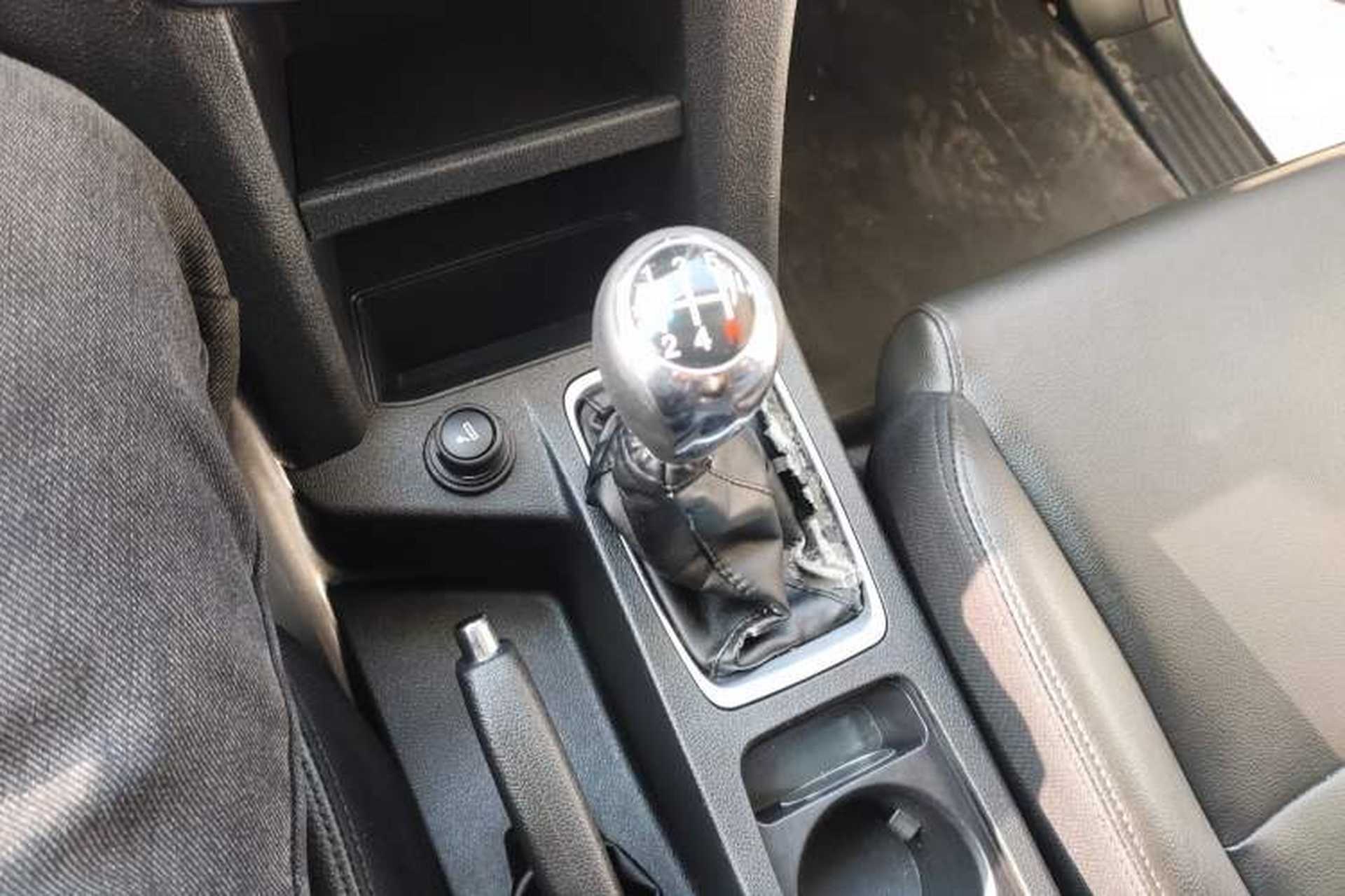 Used JMC Yuhu 5 2018 2.4T Classic Edition Diesel Manual 4x4 Luxury Version JX4D24A5L Gear Lever