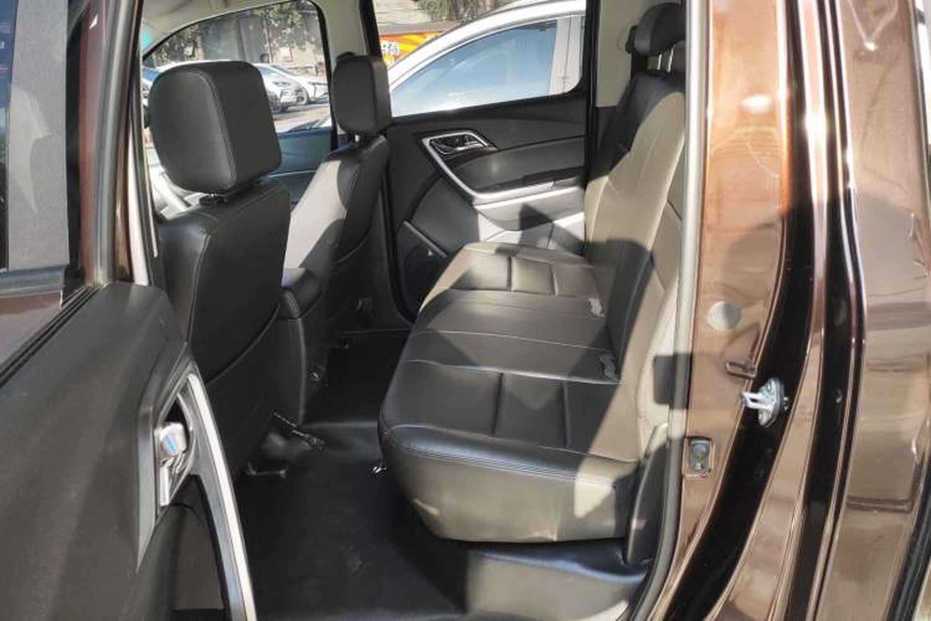 Used JMC Yuhu 5 2018 2.4T Classic Edition Diesel Manual 4x4 Luxury Version JX4D24A5L Left Rear Seat