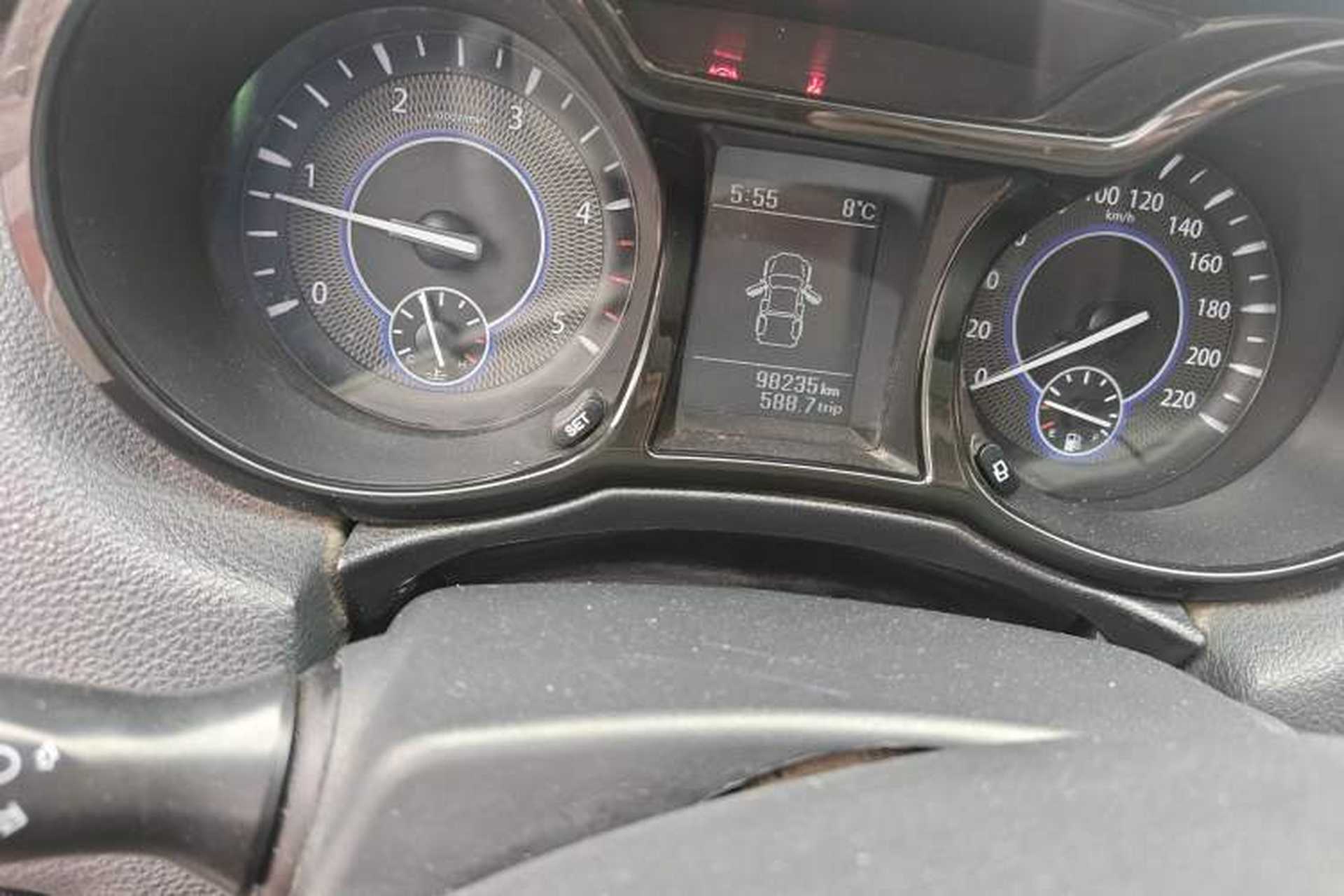 Used JMC Yuhu 5 2018 2.4T Classic Edition Diesel Manual 4x4 Luxury Long-Wheelbase JX4D24A5L Odometer Close Up
