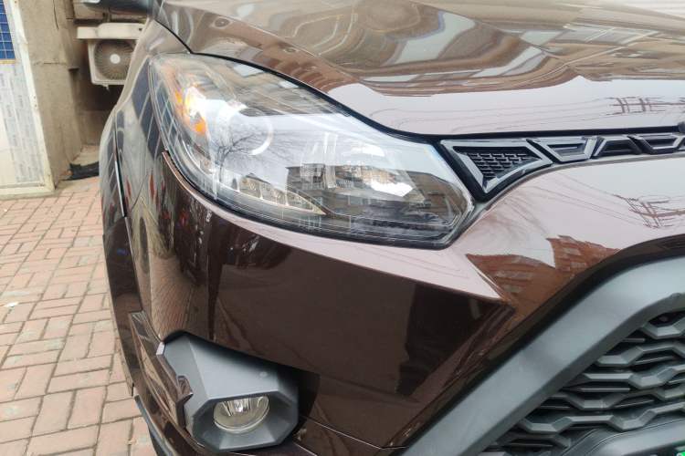 Used JMC Yuhu 5 2018 2.4T Classic Edition Diesel Manual 4x4 Luxury Long-Wheelbase JX4D24A5L Right Front Headlight