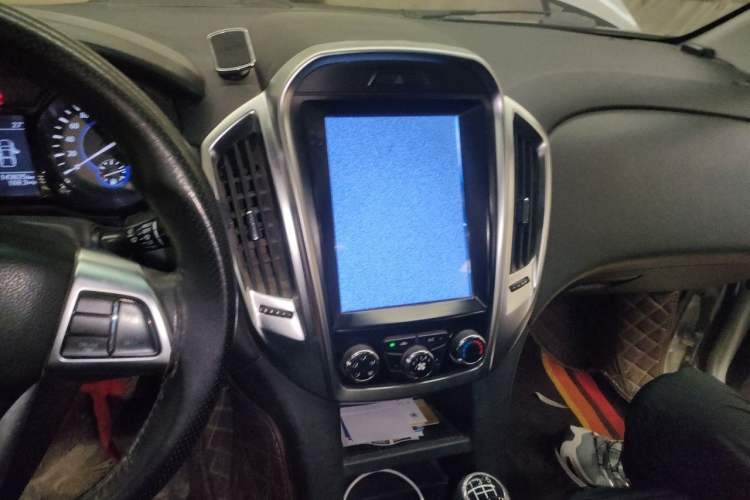Used JMC Yuhu 5 2018 2.4T Classic Edition Diesel Manual 4x4 Luxury Version JX4D24A5L Audio And AC Panel