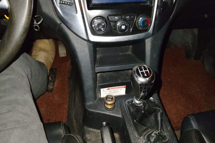 Used JMC Yuhu 5 2018 2.4T Classic Edition Diesel Manual 4x4 Luxury Version JX4D24A5L Audio And AC Panel