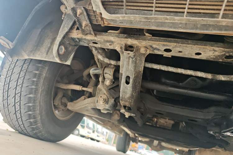 Used JMC Yuhu 5 2018 2.4T Classic Edition Diesel Manual 4x4 Luxury Long-Wheelbase JX4D24A5L Chassis Front Right