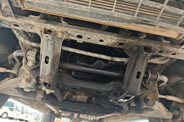 Used JMC Yuhu 5 2018 2.4T Classic Edition Diesel Manual 4x4 Luxury Long-Wheelbase JX4D24A5L Chassis Front