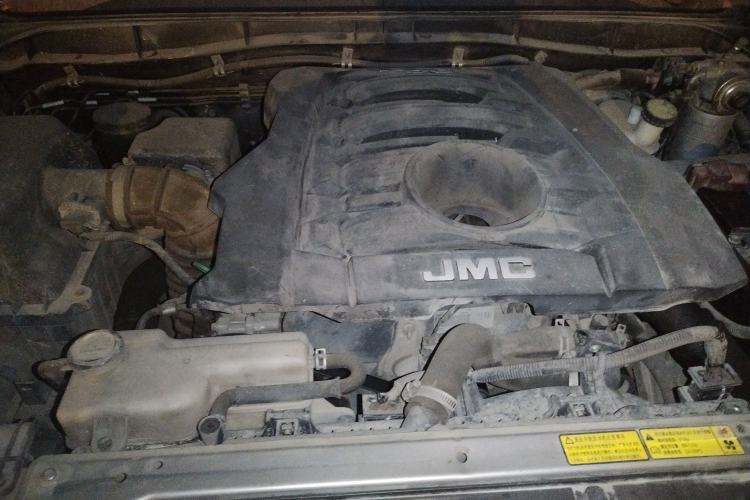 Used JMC Yuhu 5 2018 2.4T Classic Edition Diesel Manual Two-Wheel Drive Luxury Long-Wheelbase JX4D24A5L Engine Bay