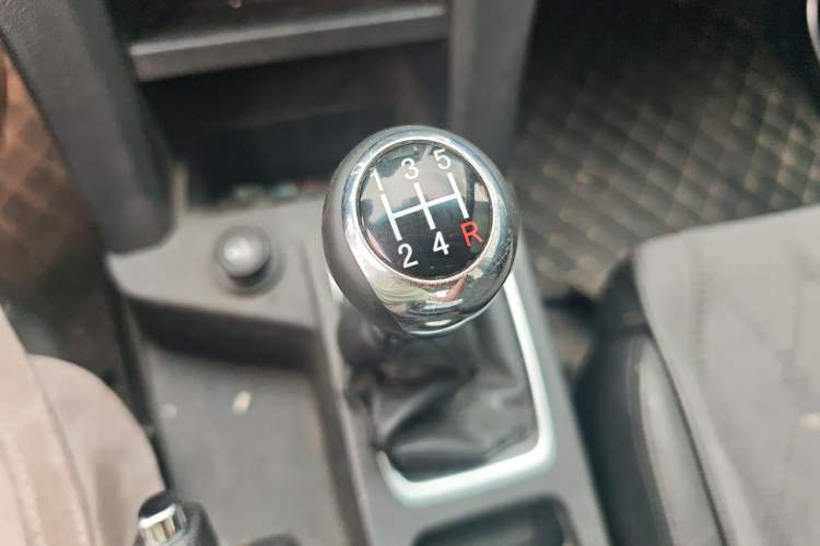 Used JMC Yuhu 5 2018 2.4T Classic Edition Diesel Manual 4x4 Luxury Long-Wheelbase JX4D24A5L Gear Lever