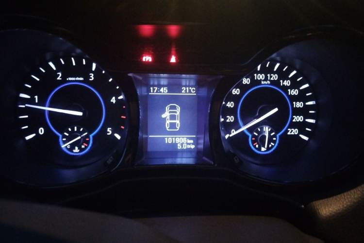 Used JMC Yuhu 5 2018 2.4T Classic Edition Diesel Manual Two-Wheel Drive Luxury Long-Wheelbase JX4D24A5L Instrument Cluster