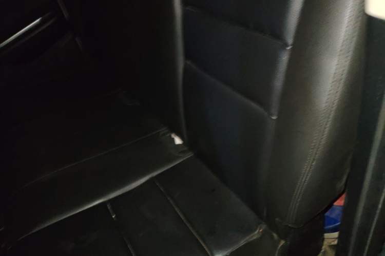 Used JMC Yuhu 5 2018 2.4T Classic Edition Diesel Manual 4x4 Luxury Version JX4D24A5L Left Rear Seat