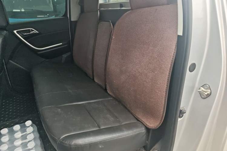 Used JMC Yuhu 5 2018 2.4T Classic Edition Diesel Manual 4x4 Luxury Long-Wheelbase JX4D24A5L Left Rear Seat