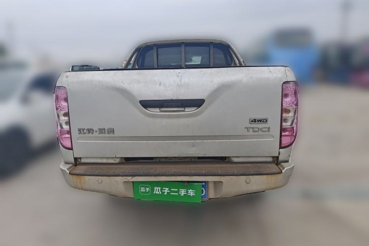 Used JMC Yuhu 5 2018 2.4T Classic Edition Diesel Manual 4x4 Luxury Long-Wheelbase JX4D24A5L Rear